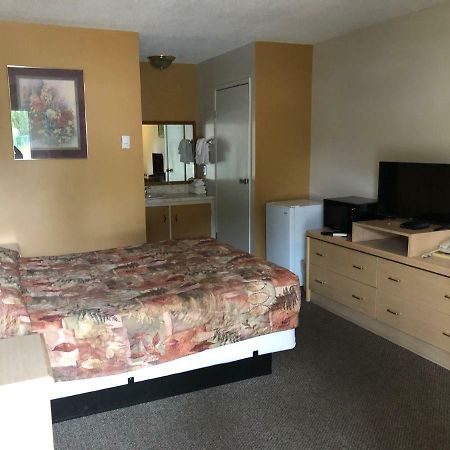 Polson Park Motel Vernon Ngoại thất bức ảnh
