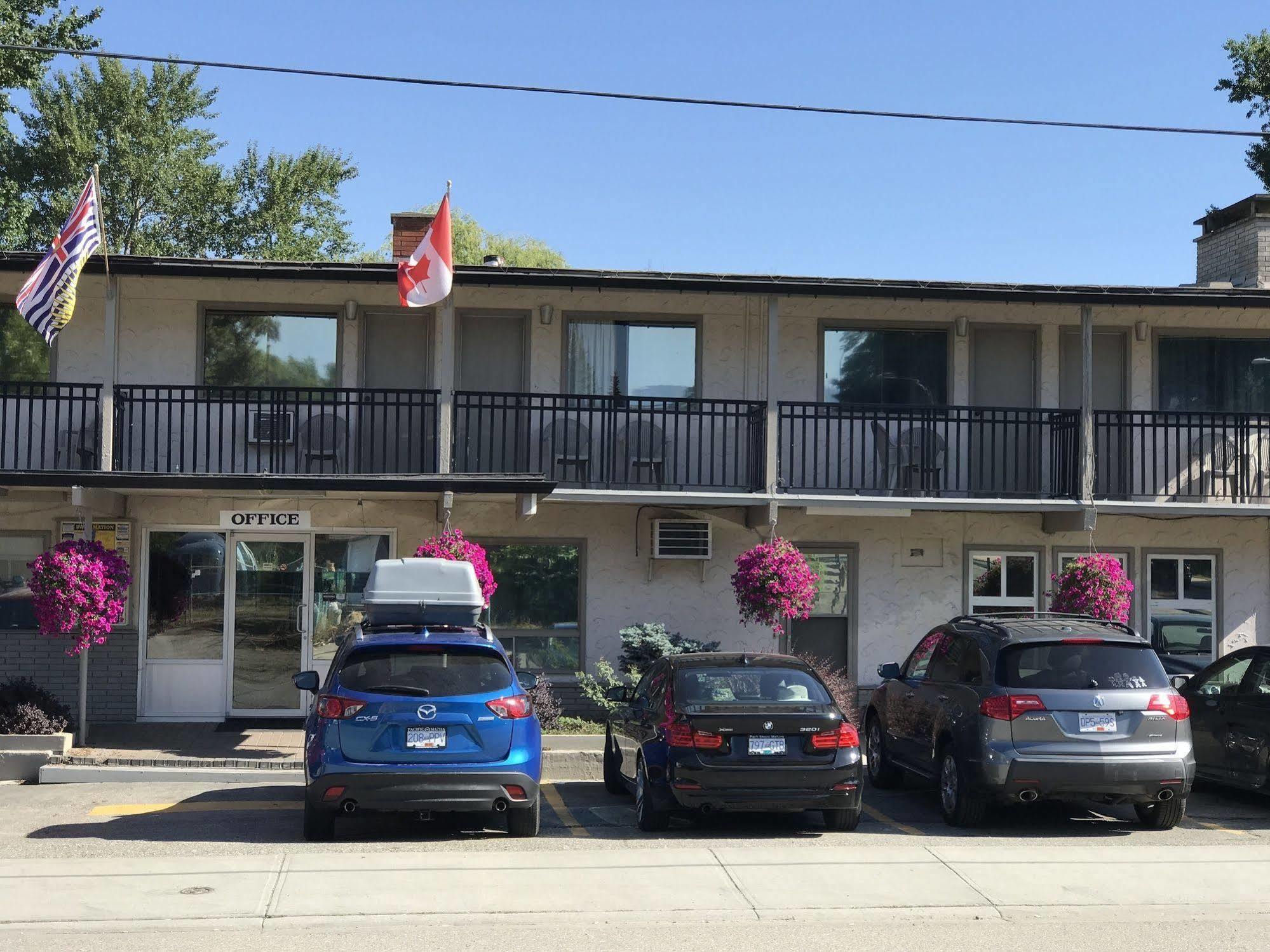 Polson Park Motel Vernon Ngoại thất bức ảnh