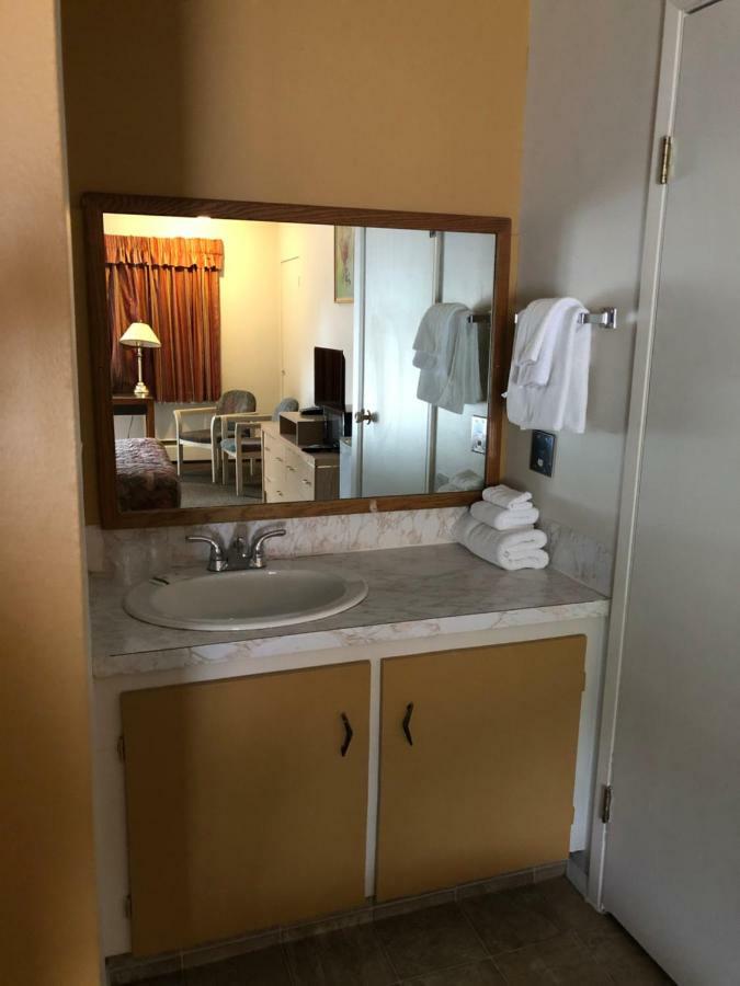 Polson Park Motel Vernon Ngoại thất bức ảnh